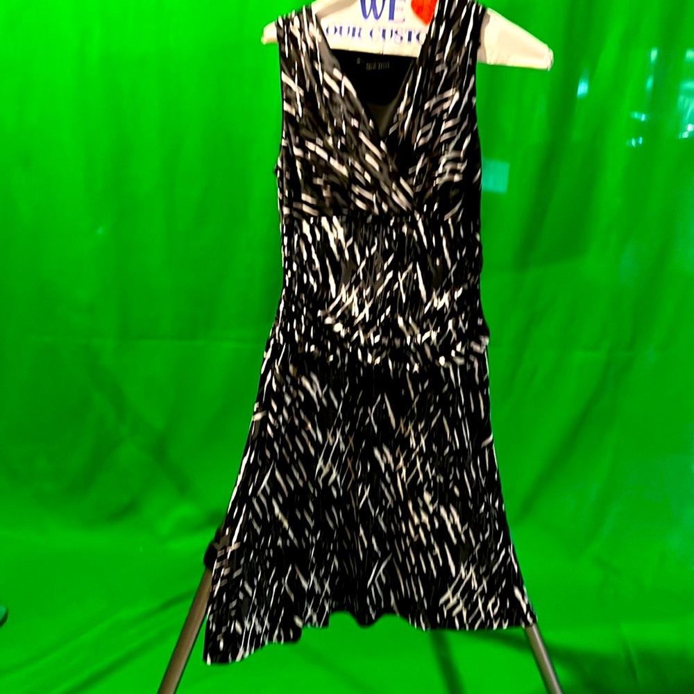 Black, white & grey dress. 4P